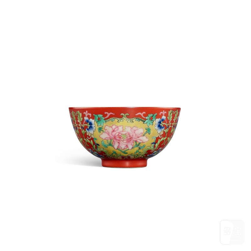 A red-ground famille-rose 'flower' bowl, Seal mark and period of Daoguang | 清道光 紅地粉彩花卉紋盌 《大清道光年製》款 - 图3